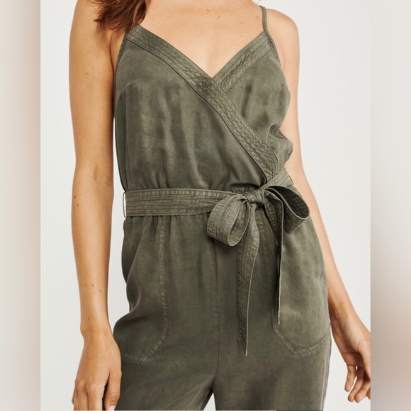 NWT Abercrombie jumpsuit - Picture 3 of 8